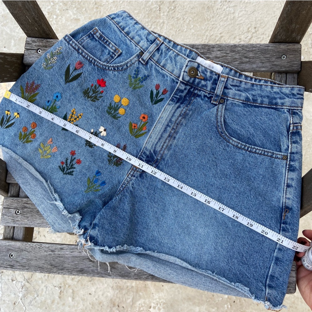 Hand-Embroidered Floral Shorts | Size 8 - Picture 11 of 14